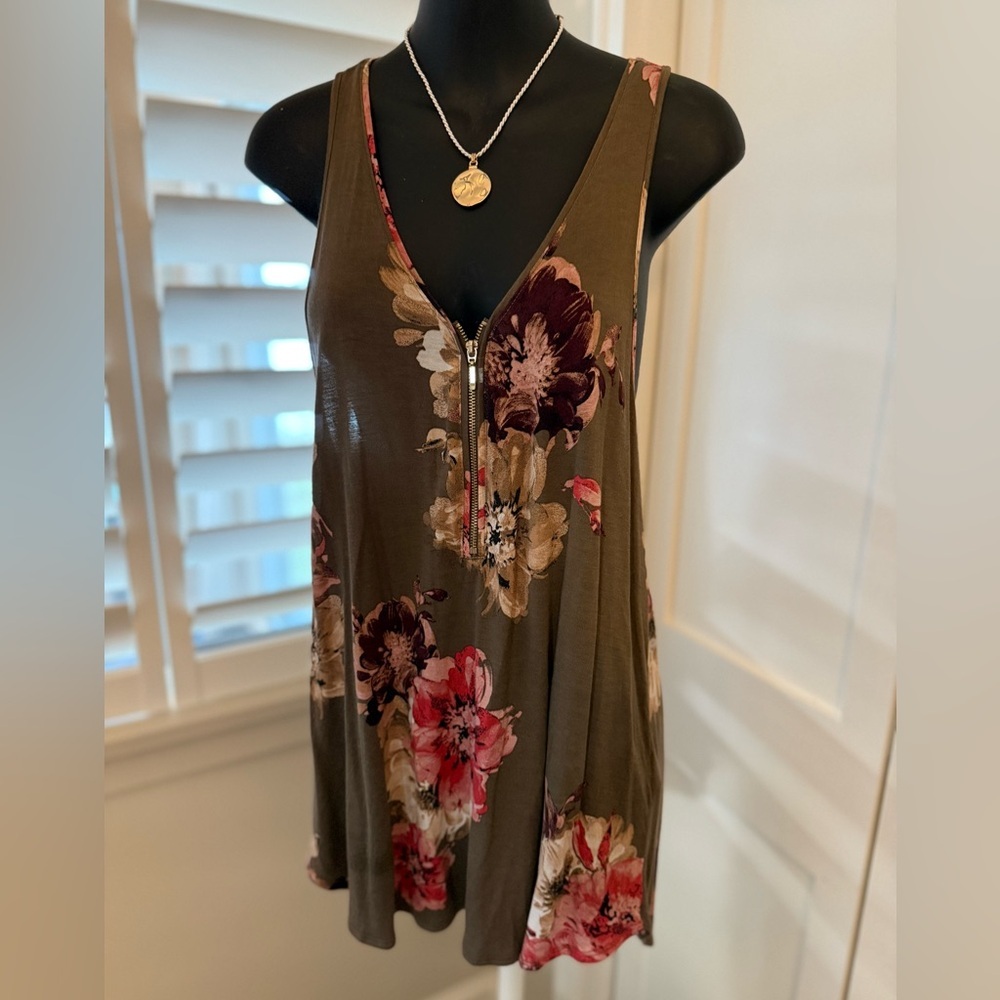 Dynamite Olive Floral Zip Tank Top Size Large